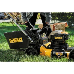 DEWALT DEW-DCMWSP244U2-CA 2X20V MAX 21-1/2" Brushless Cordless Fwd Self-Propelled Lawn Mower 2x 10.0Ah Kit -Makita Shop Sales 300DPI 1000px DCMWSP244U2 F2 77314.1645639066