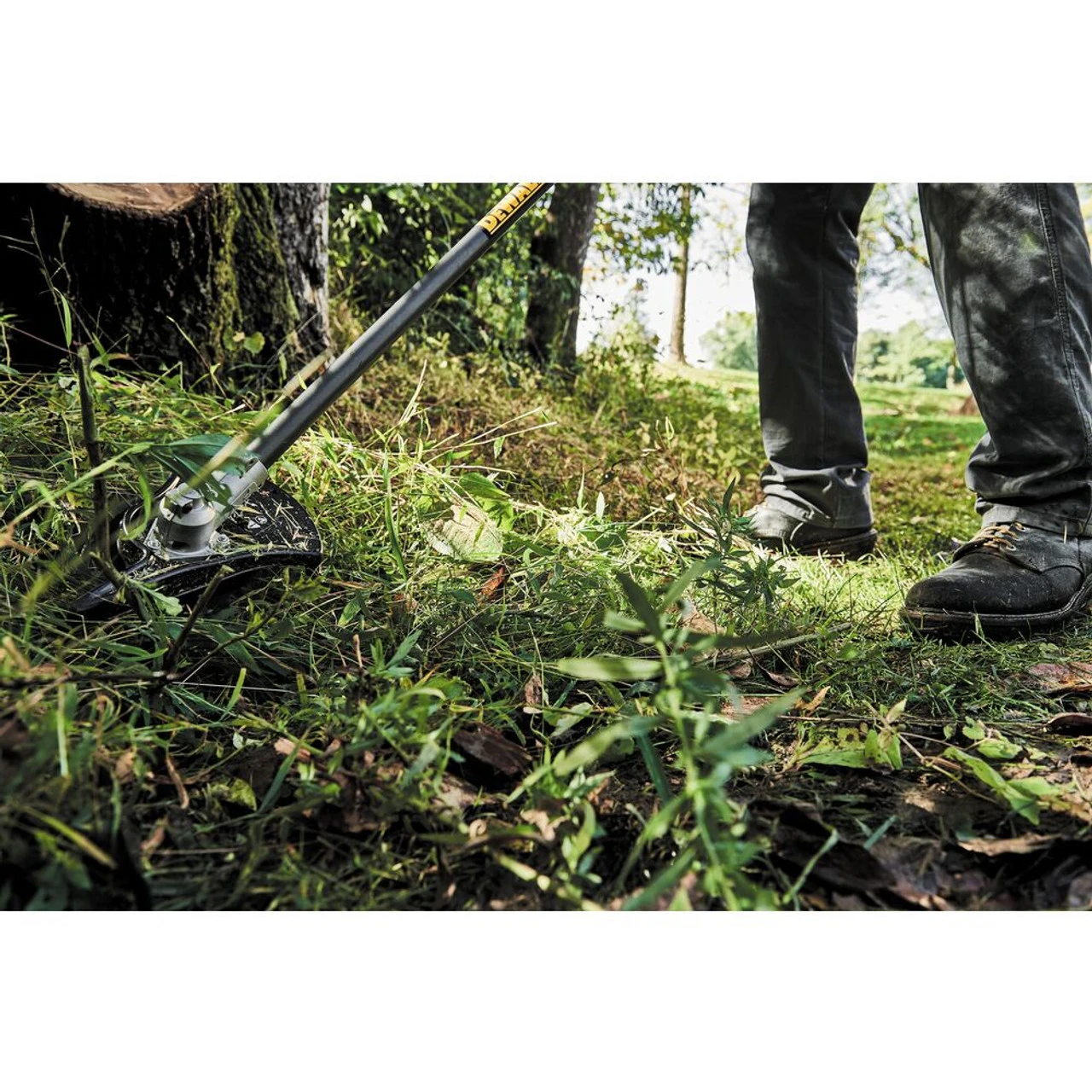 DEWALT DEW-DCST972X1 FLEXVOLT 60V MAX 17" Brushless Cordless Power Head Attachment Capable String Trimmer 9.0Ah Kit 14 DEWALT DEW-DCST972X1 FLEXVOLT 60V MAX 17" Brushless Cordless Power Head Attachment Capable String Trimmer 9.0Ah Kit - Image 12