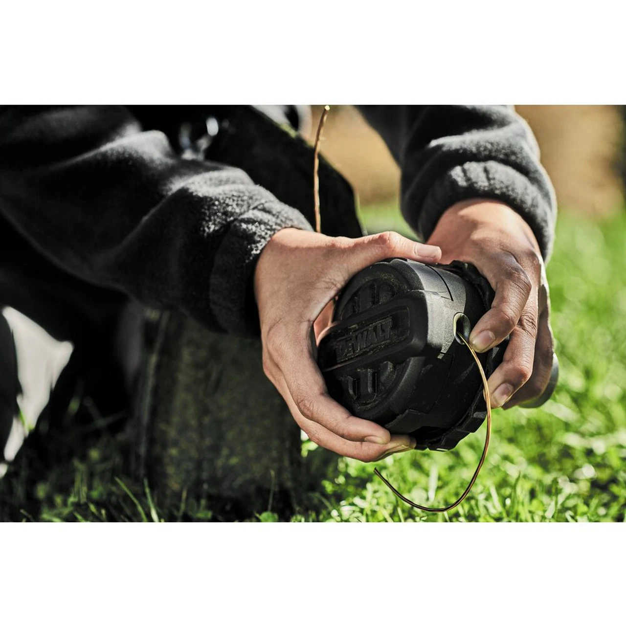 DEWALT DEW-DCST972X1 FLEXVOLT 60V MAX 17" Brushless Cordless Power Head Attachment Capable String Trimmer 9.0Ah Kit 9 DEWALT DEW-DCST972X1 FLEXVOLT 60V MAX 17" Brushless Cordless Power Head Attachment Capable String Trimmer 9.0Ah Kit - Image 7