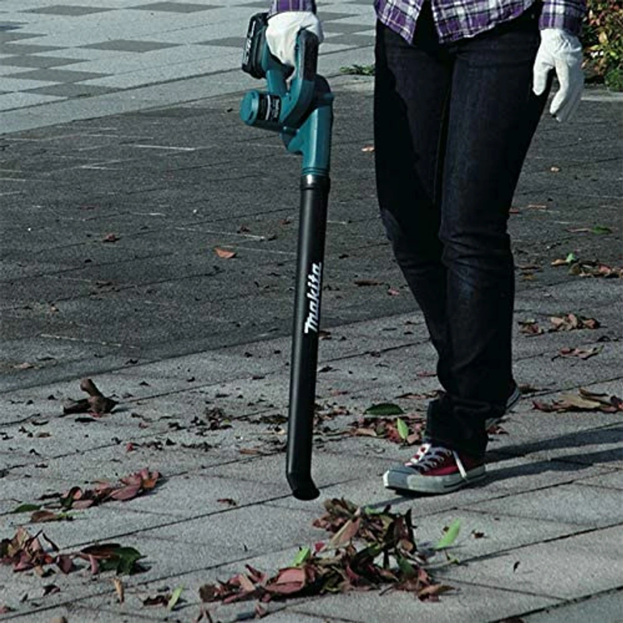 Makita MAK-DUB183SF 18V LXT Cordless Blower / Sweeper 4 Makita MAK-DUB183SF 18V LXT Cordless Blower / Sweeper - Image 2
