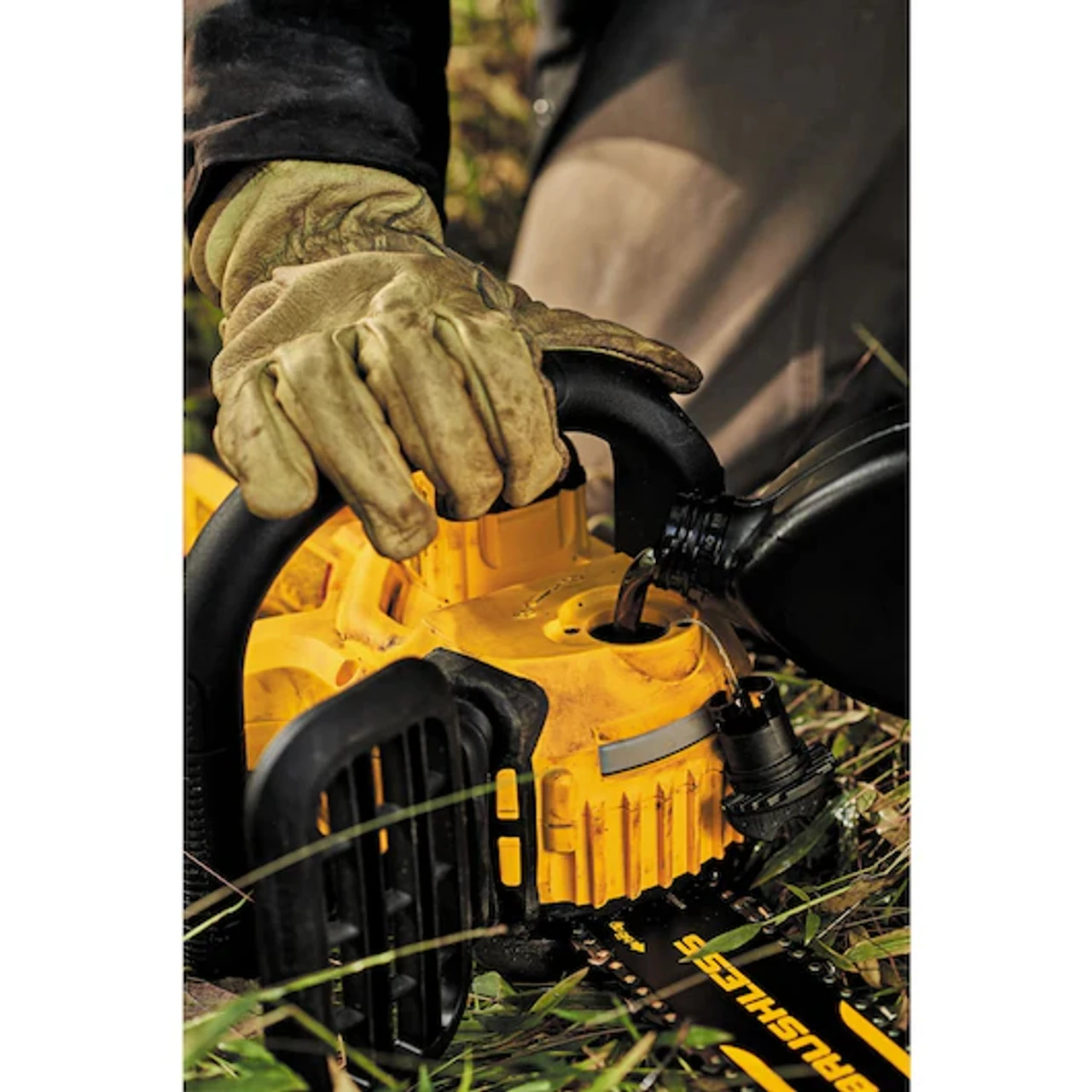 DEWALT DEW-DCCS620P1 20V MAX Compact 12 In. Cordless Chainsaw Kit 11 DEWALT DEW-DCCS620P1 20V MAX Compact 12 In. Cordless Chainsaw Kit - Image 9