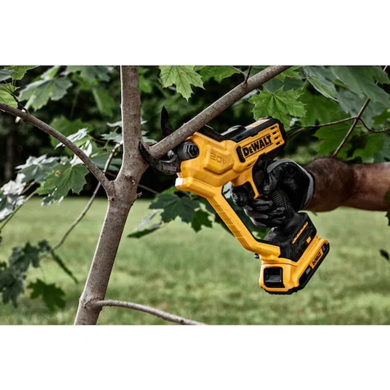 DEWALT DEW-DCPR320D1 20V MAX 1-1/2 In. Cordless Pruner 2.0Ah Kit 11 DEWALT DEW-DCPR320D1 20V MAX 1-1/2 In. Cordless Pruner 2.0Ah Kit - Image 9