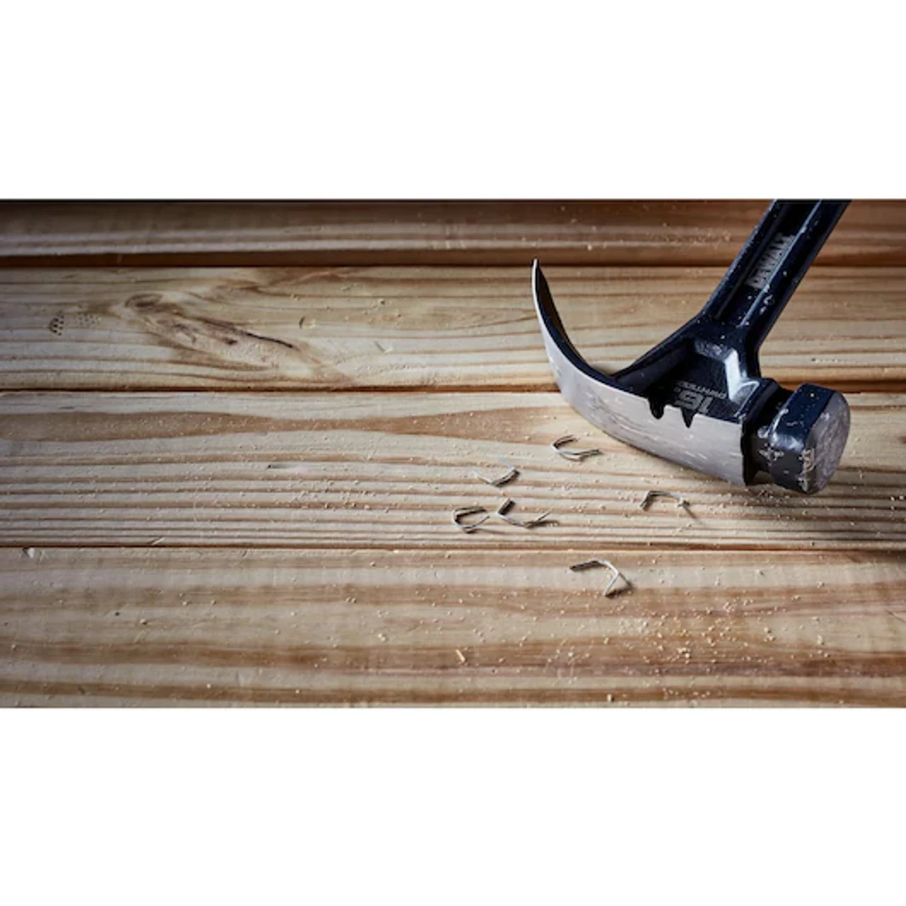 DEWALT DEW-DWHT51002 16oz Curved Claw Steel Hammer 6 DEWALT DEW-DWHT51002 16oz Curved Claw Steel Hammer - Image 4