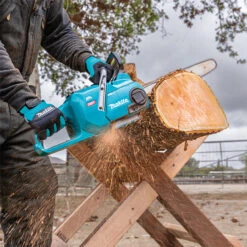 Makita MAK-UC016GT101 40V MAX XGT Brushless 16" Rear Handle Chainsaw With Wet Guard 5.0Ah Kit 7 Makita MAK-UC016GT101 40V MAX XGT Brushless 16" Rear Handle Chainsaw With Wet Guard 5.0Ah Kit -Makita Shop Sales UC016GT101 act 2 32560.1673980144