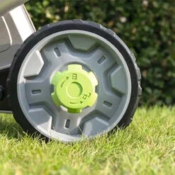 EGO Power EGO-EA0800 POWER+ 8" Multi-Head System Edger Attachment 28 EGO Power EGO-EA0800 POWER+ 8" Multi-Head System Edger Attachment -Makita Shop Sales ea0800 lifestlye 4 91860.1678799703