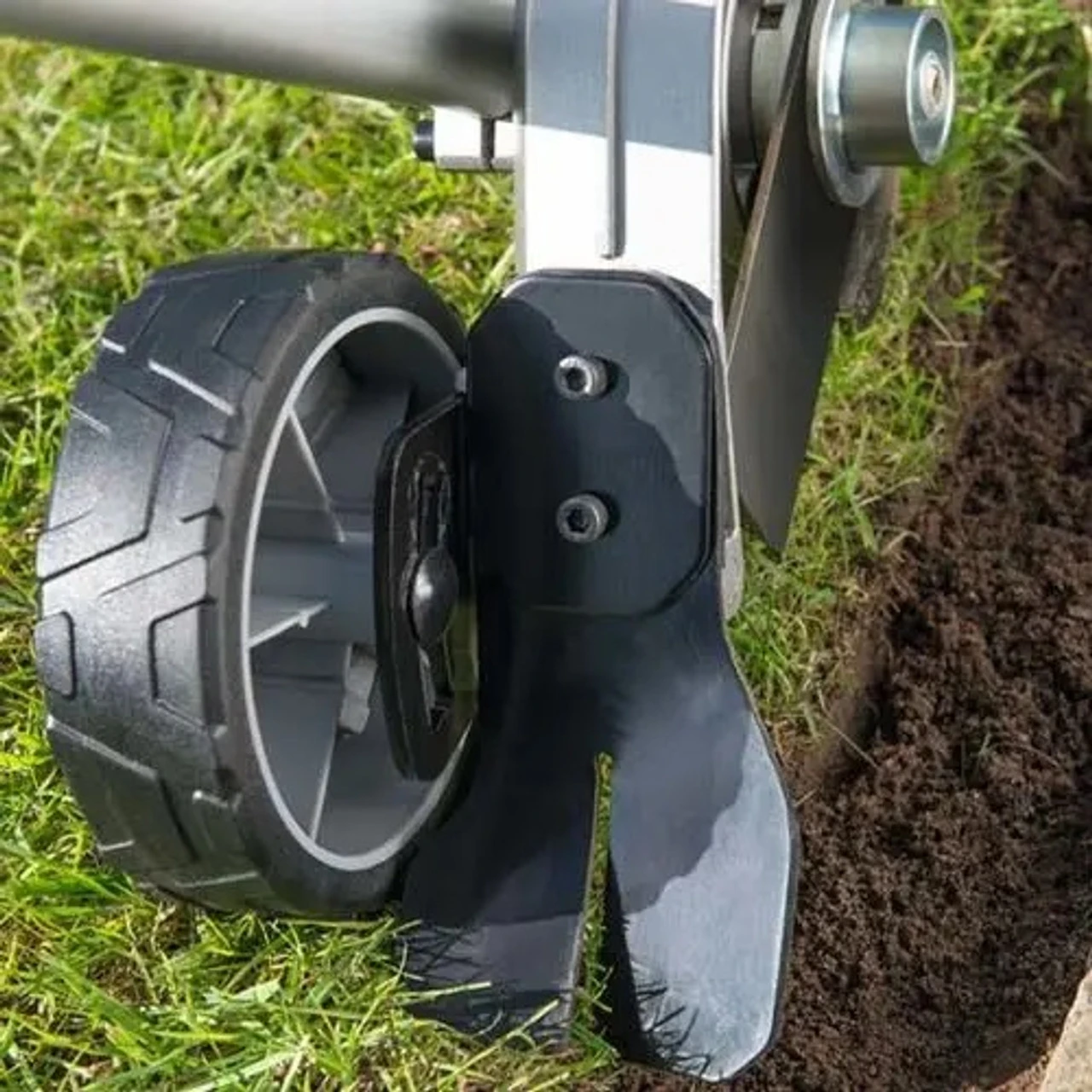 EGO Power EGO-EA0800 POWER+ 8" Multi-Head System Edger Attachment 12 EGO Power EGO-EA0800 POWER+ 8" Multi-Head System Edger Attachment - Image 10