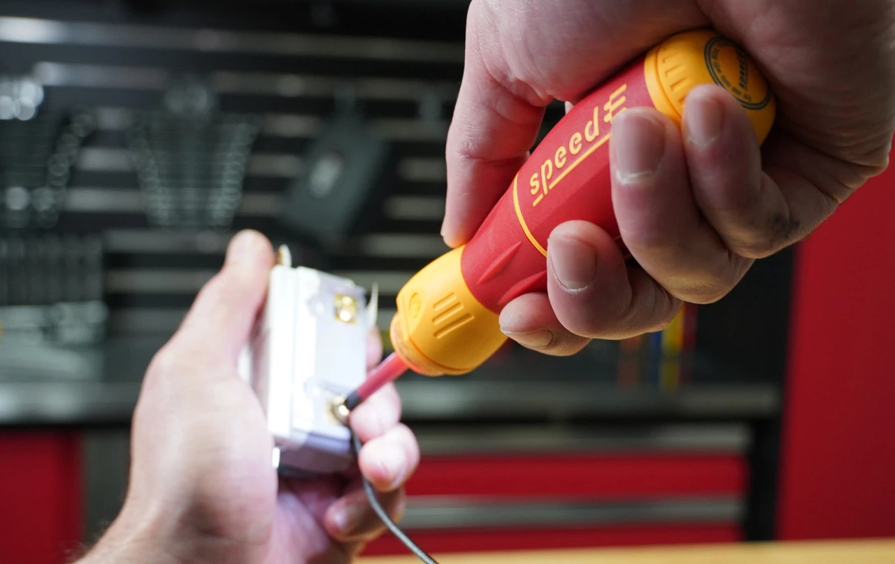 Wiha Tools WIHA-32490 SpeedEII Electric Screwdriver 9 Wiha Tools WIHA-32490 SpeedEII Electric Screwdriver - Image 7