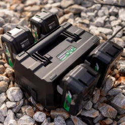 Metabo-HPT HPT-UC18YTSLM 4 Port 18V/36V Lithium Ion Battery Charger -Makita Shop Sales uc18ytsl lifestyle 3 95936.1684501503